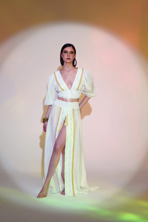 Top in lino con applicazioni in rafia
Pho Firenze